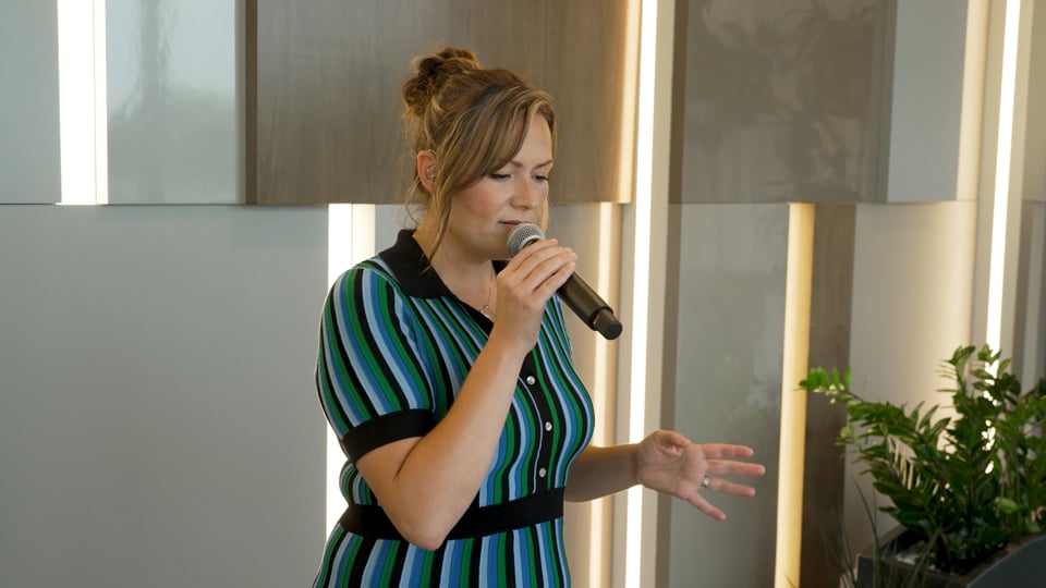 Laura McLaughlin - "Thank God I Do"