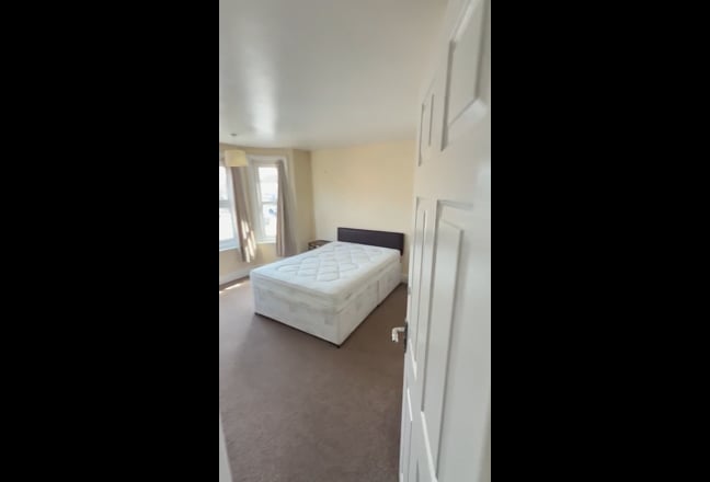 Spacious 4 bedroom house  Main Photo