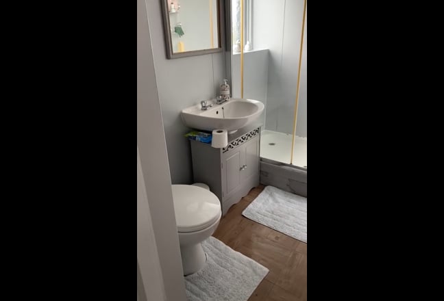 Lovely double room in quiet area Main Photo