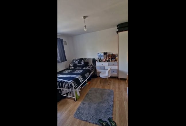 Large Double Room Forest Gate Furnished with bills Main Photo