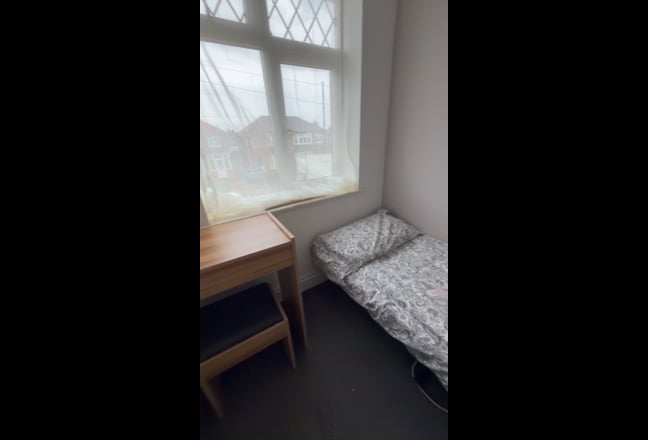 Single and double room available to rent  Main Photo