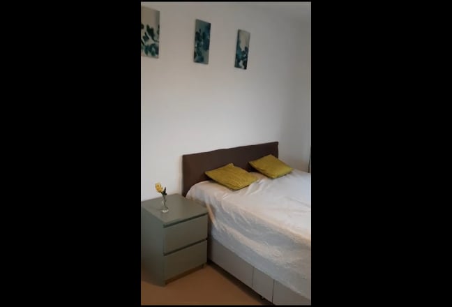Video 1: Huge lounge