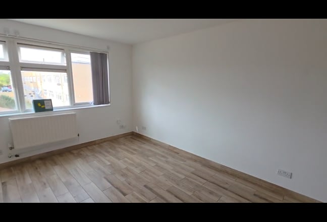 Bright, Spacious Room in the Heart of the City  Main Photo