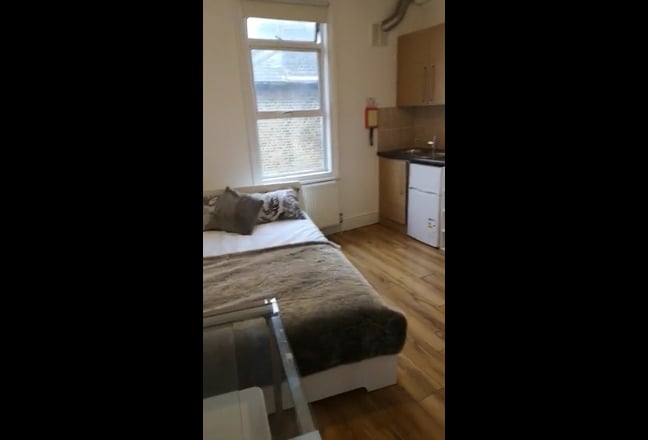Studios Available in Ravenscourt Park  Main Photo