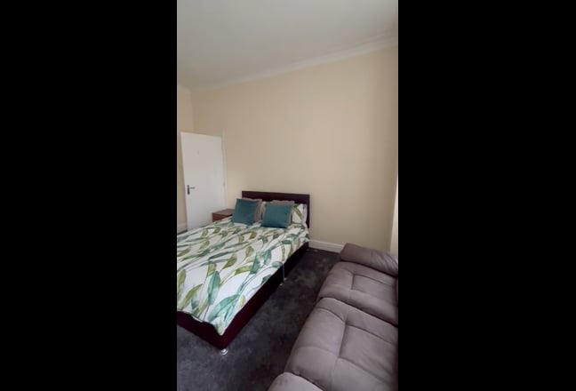 Beautiful room in Martins Lane, Wallasey, CH44  Main Photo