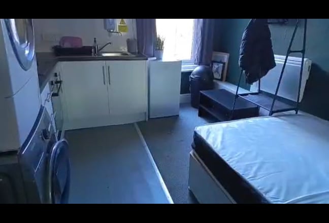 Cozy 1-Bedroom Studio Flat Main Photo