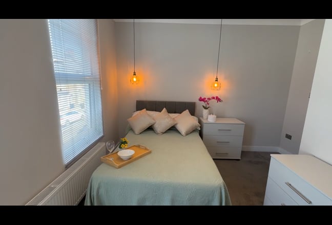 LR Beautiful Double EN-SUITE Room in Modern House Main Photo
