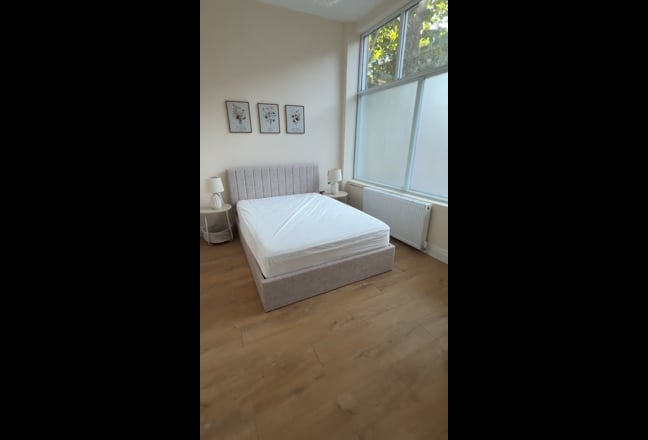 6 BRAND REW en-suite double bedrooms  Main Photo