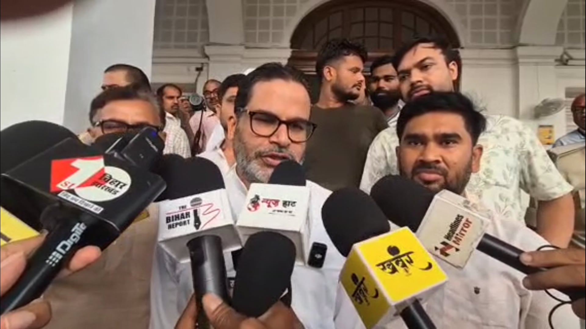 जन सुराज का असर: पटना की बुनियादी समस्याओं पर PK का मुख्य सचिव से फॉलोअप, राशन और वेंडिंग जोन के मुद्दे पर बनी सहमति!