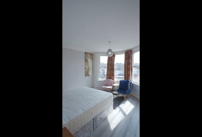 Master & Double rooms in a well maintained house  Main Photo