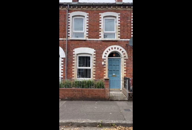 Room Available 4 minutes walk from QUB  Main Photo