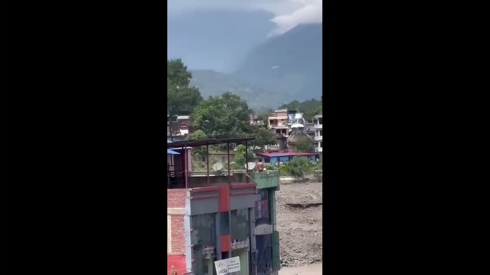 वृंदावन में नेपाल जल त्रासदी पीड़ितों की सुरक्षा के लिए 21 ब्राह्मणों का अखंड महामृत्युंजय जाप शुरू