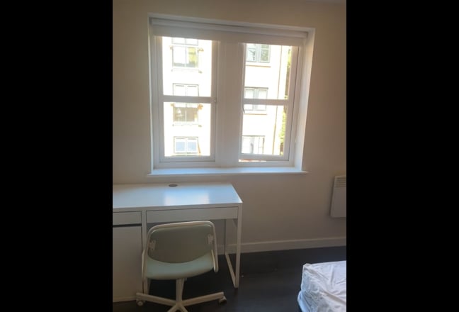 En-suite room near university available now Main Photo