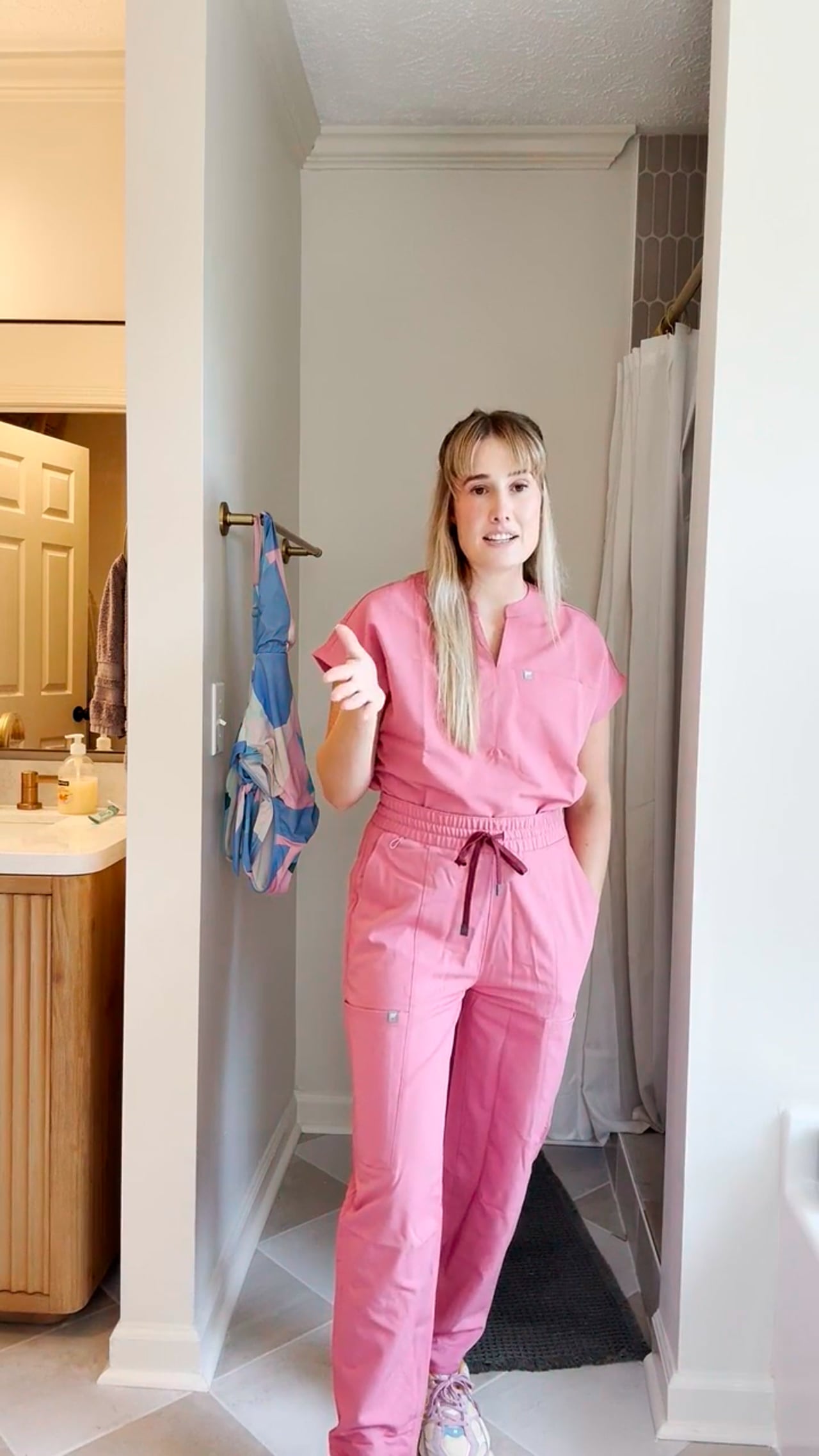 Evolve Oversized Scrub Top - Fabletics
