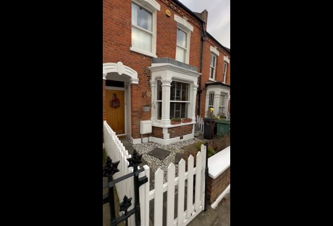 West Hampstead |2 Lovely Room|Living Room & Garden Main Photo