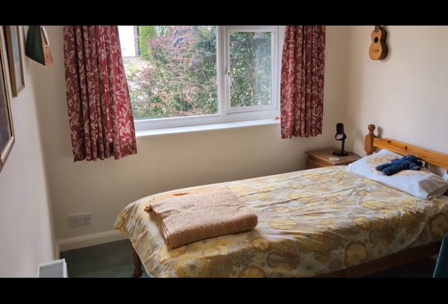 Video 1: Comfortable furnished room with single bed