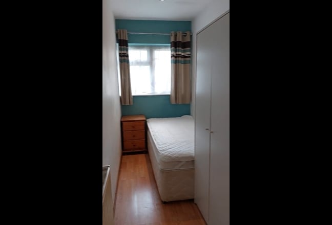 Great 5 bedroom student house close to RHUL! Main Photo
