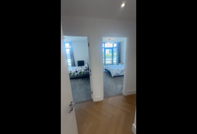 2 Bed 2 Bath in Wapping - Top Floor Main Photo