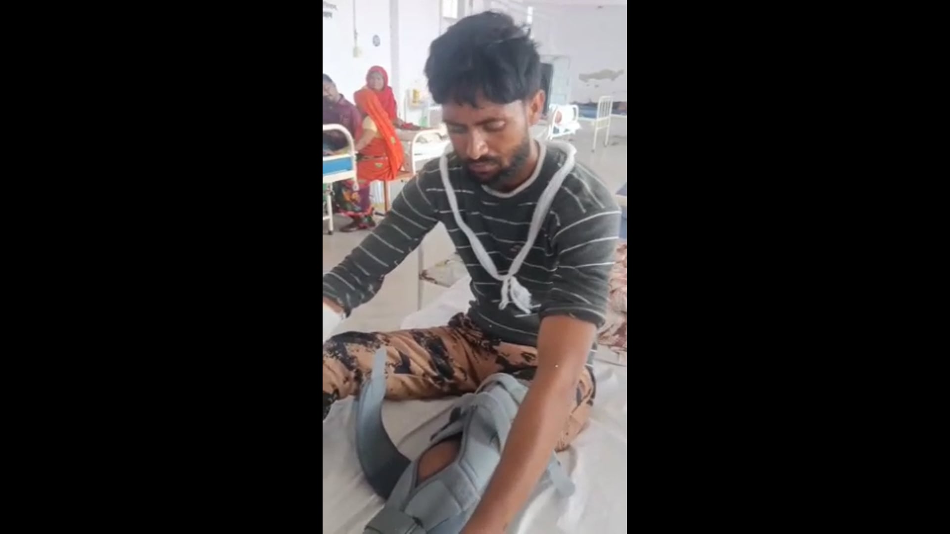 गोवर्धन क्षेत्र के बछ गांव में दो पक्षों में मिट्टी को लेकर हुआ विवाद युवक का इलाज निजी खर्चे पर चल रहा है