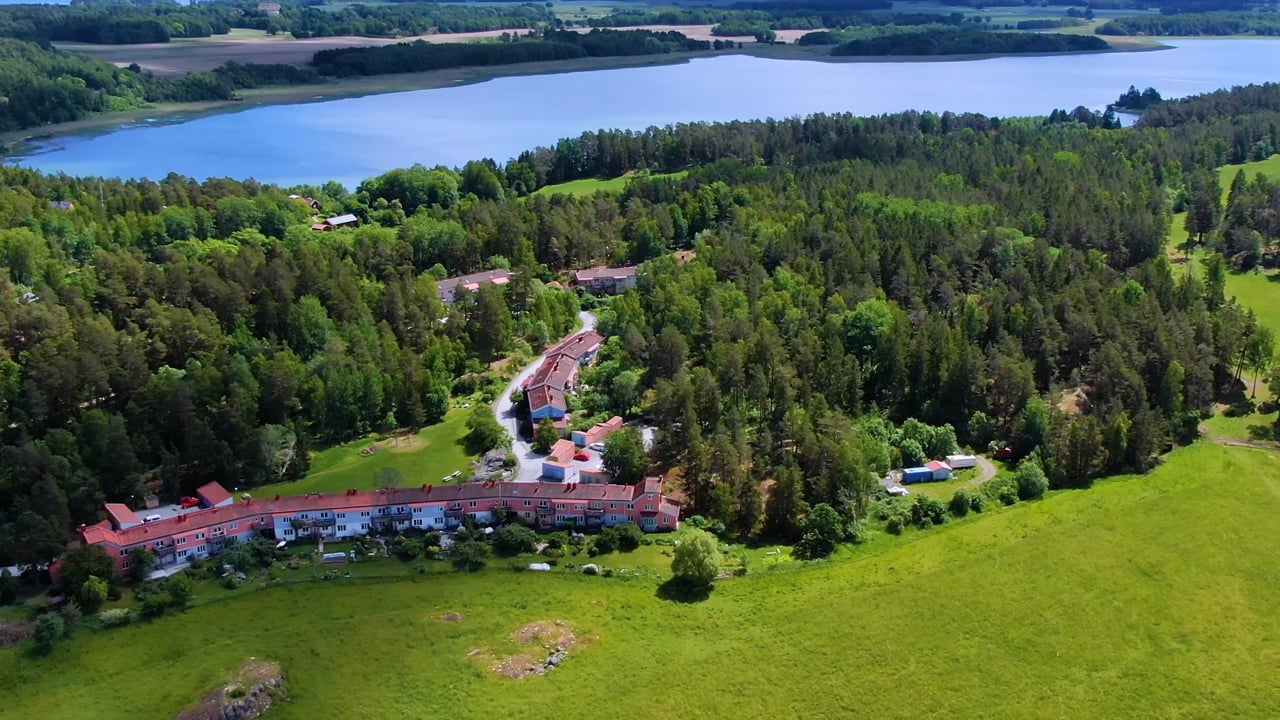 Gård/skog på SÖDERTÄLJE YTTERJÄRNA-NIBBLE 1:6 Järna/Nibble Södertälje kommun - video