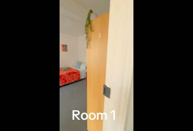 📅 **Book Your Viewings Now!! #12Hol  Main Photo