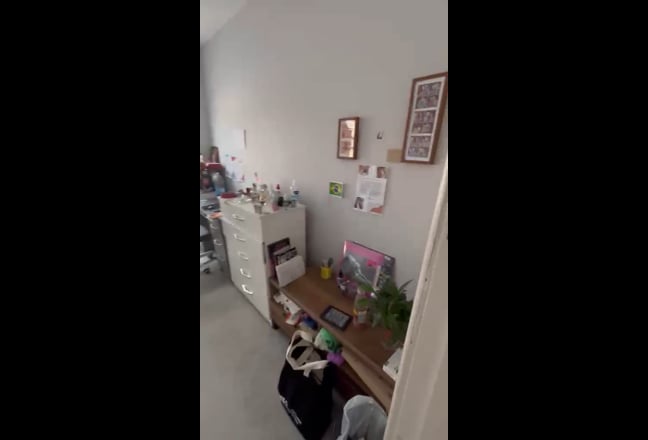 Spacious En-Suite Room in a Friendly Female Home Main Photo