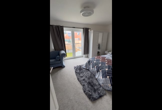 King Sized room En-Suite with Private Lounge space Main Photo