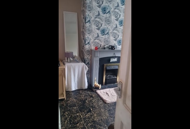 Large room in a family house  Main Photo