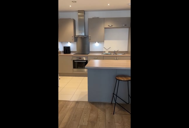 Modern Apartment in Nine Elms - Avail. 7th Sept Main Photo