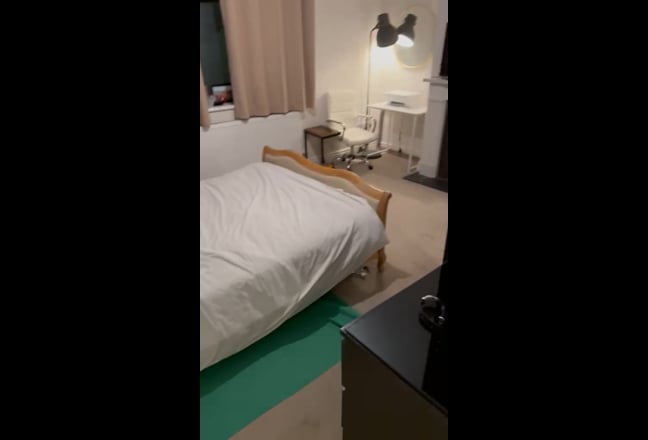 Double Room King Size Bed  Tv Desk Big Wardrobe Main Photo