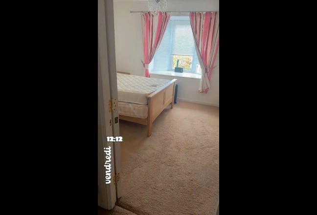 One  double bedroom with it's  own bathroom  Main Photo