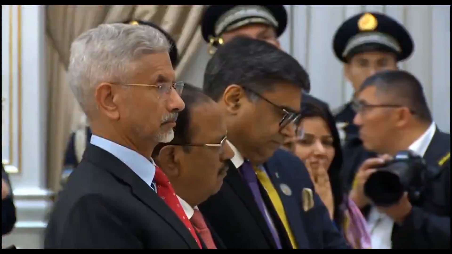सम्मान और मित्रता का गौरवपूर्ण क्षण।
उज्बेकिस्तान के राष्ट्रपति शावकत मिर्जियोयेव ने प्रधानमंत्री श्री नरेन्द्र मोदी जी को देश के सर्वोच्च राजकीय सम्मान ‘Oliy Darajali Do‘stlik’ ऑर्डर से सम्मानित किया।

#PMModiInUzbekistan