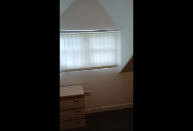Sitting room with a Lovely large bedroom  Main Photo