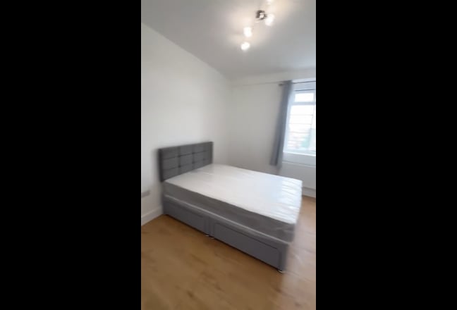 253HLAHF42 🏡 Spacious Two-Bedroom Flat  Main Photo