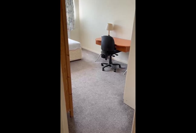 Double Room  -Newly Refurbished Flat in BR 5 Main Photo