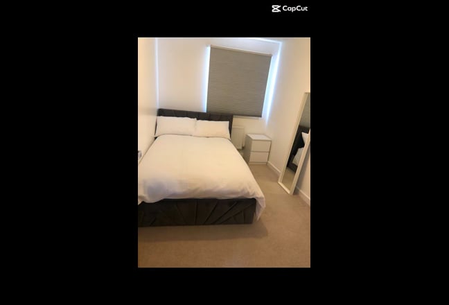 2 Furnished Rooms Available – ME8, Parking Main Photo