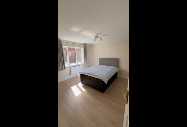 Spacious Double Bedroom - All Bills Included  Main Photo