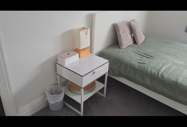 Double room to rent in SW20 Main Photo