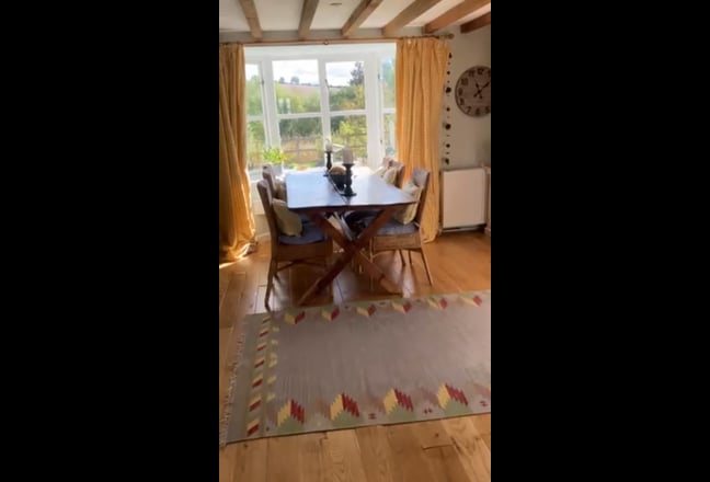 Beautiful double room, in pretty thatched cottage Main Photo
