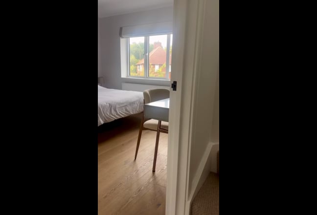 Fabulous large double bedroom + ensuite in W12 Main Photo