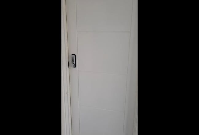 Large 1 Bed Studio/Flat Main Photo