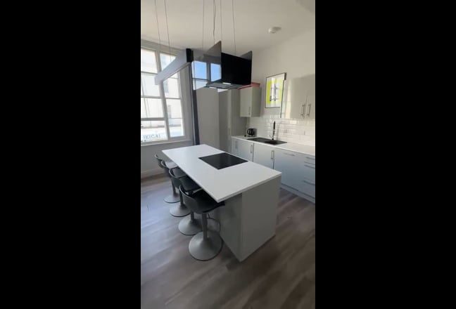 Video 1: Open Plan Living room & Kitchen