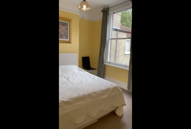 Double Room in Spacious Garden Home (Zone 2) Main Photo