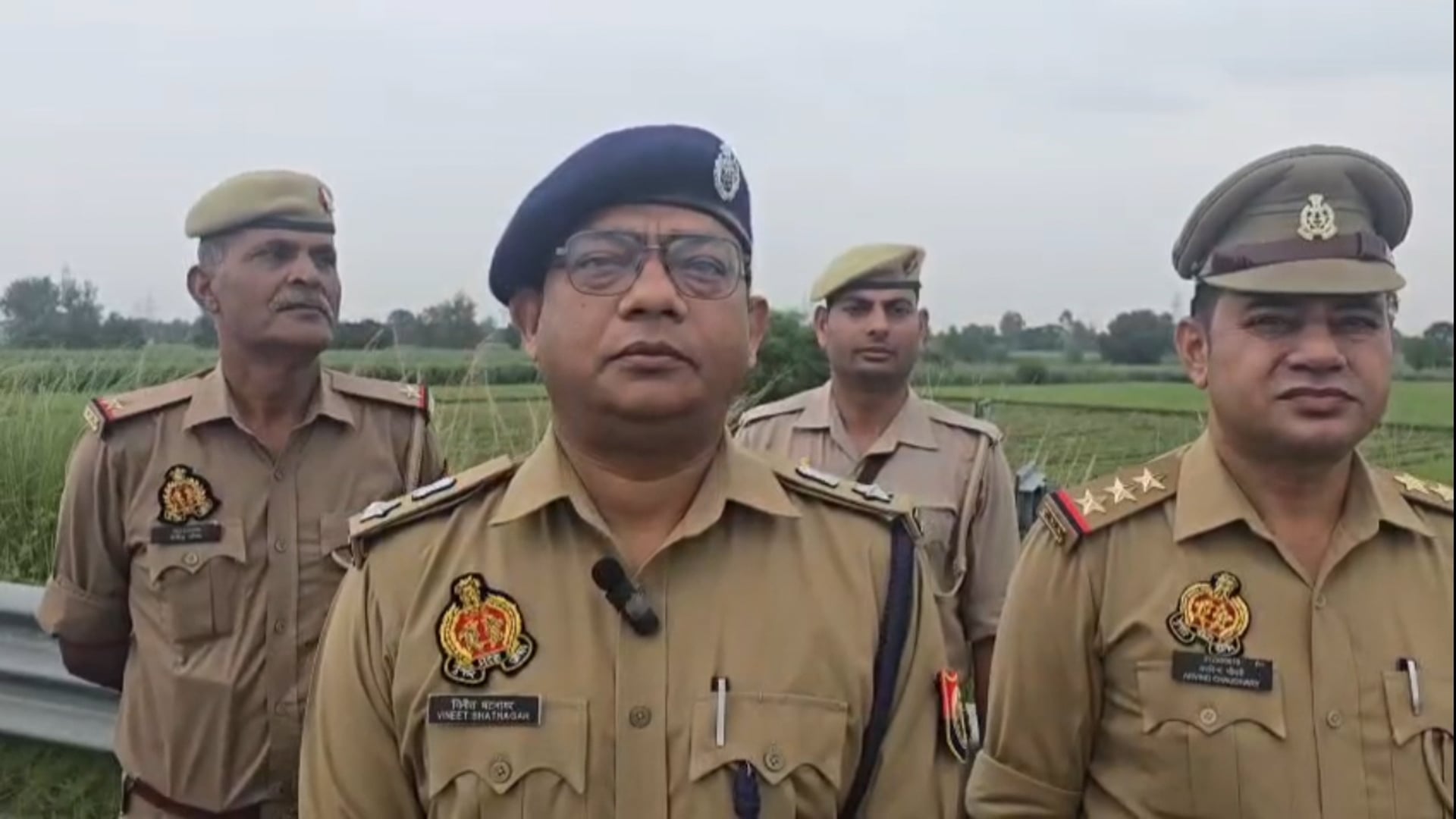 थाना सिंभावली क्षेत्र के अंतर्गत गंगा एक्सप्रेसवे पर एक थॉर अनियंत्रित होकर पलट गई ,चार व्यक्तियोंकी मौत व एक घायल