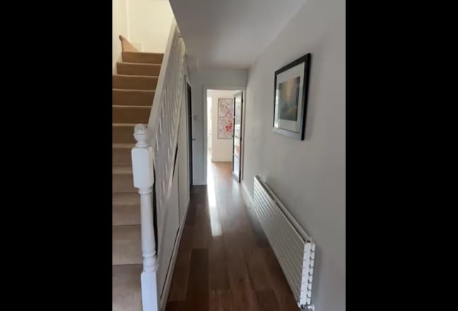 Large ensuite room to rent near the heath Main Photo