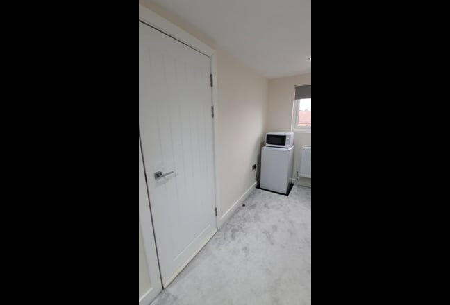 Large modern Double Ensuite room -  Main Photo