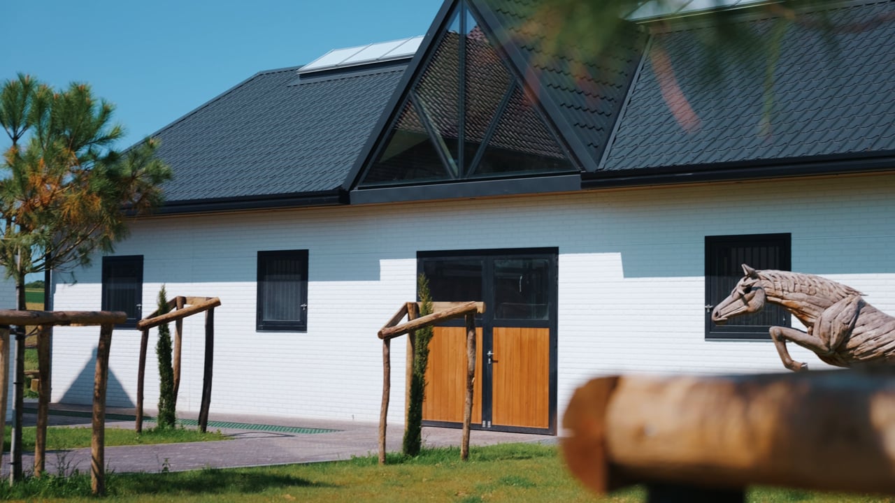 Unieke paardenstal — Glabbeek