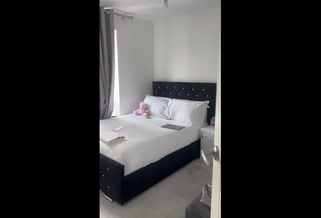  A fully furnished Double Ensuite Room available  Main Photo