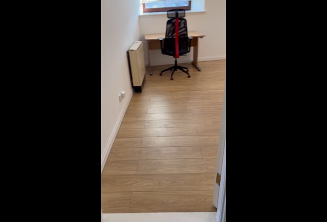 2 bedroom first floor flat Main Photo