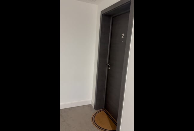 A split one bedroom Flat  Main Photo